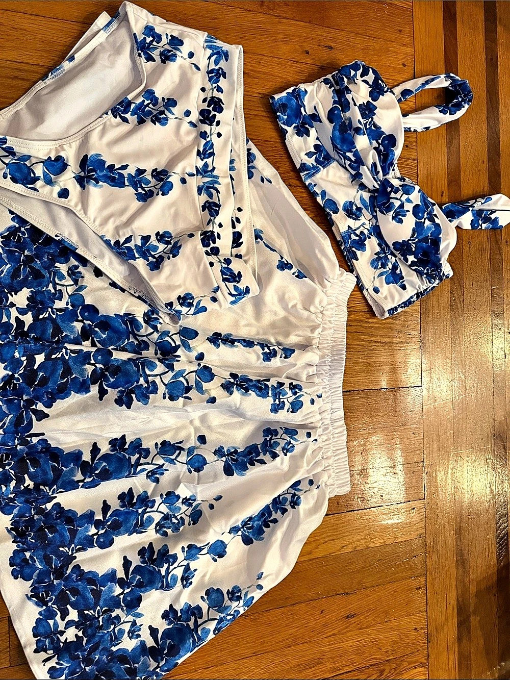 NEW Unbrnaded Floral Bikini Set in White & Blue